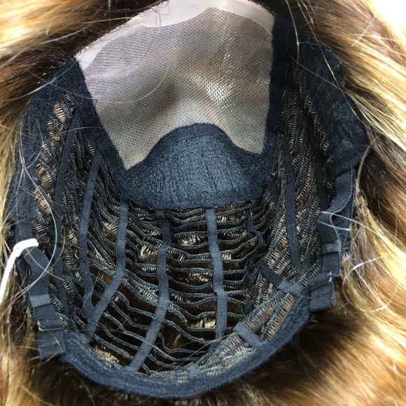 NWT Noriko Kenzie Sugar Cane Shoulder Length Wig with Layers - Picture 8 of 8